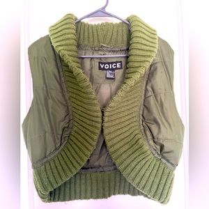 Sweater vest . Juniors .